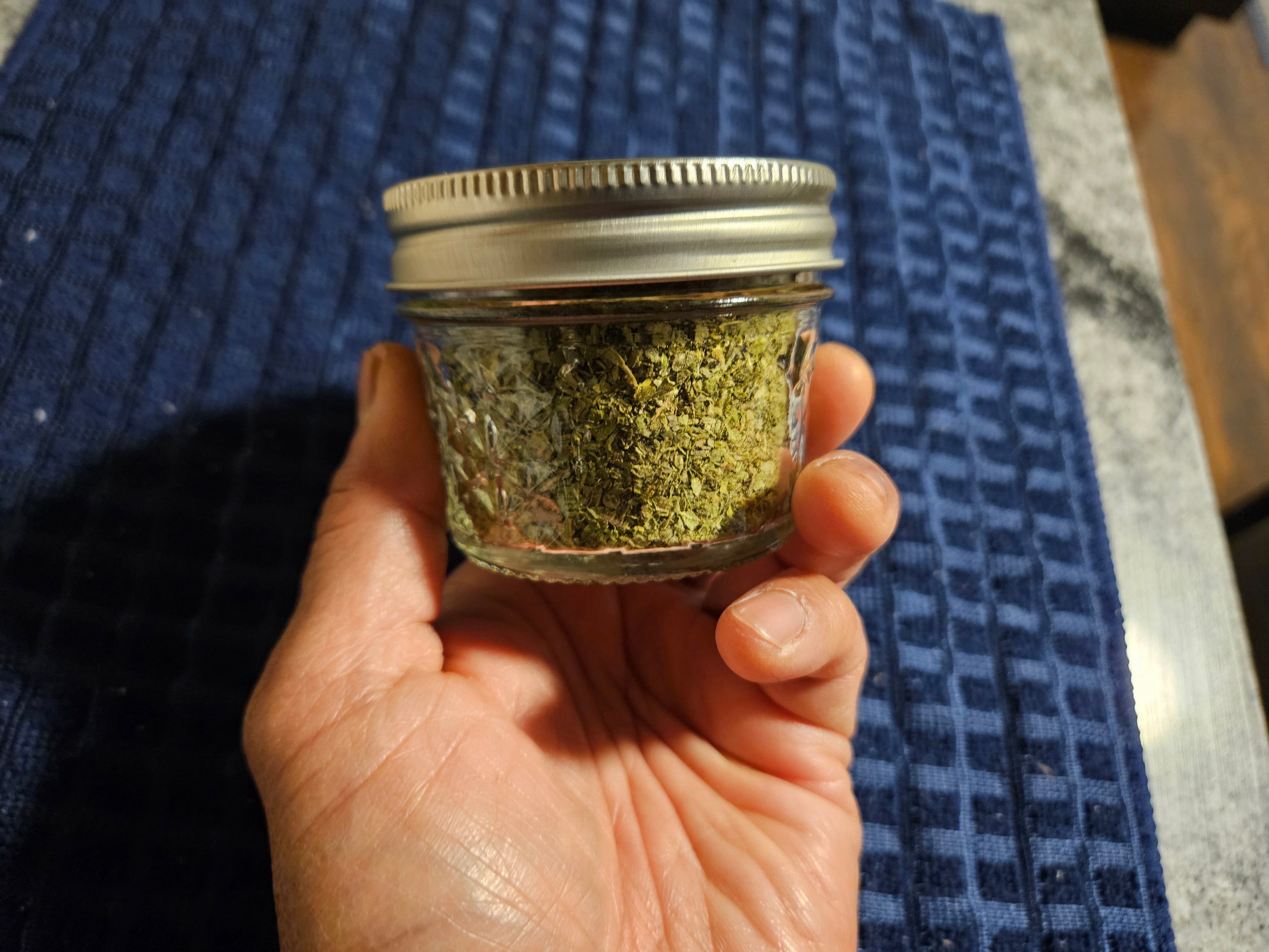 HOMEGROWN DRIED BASIL